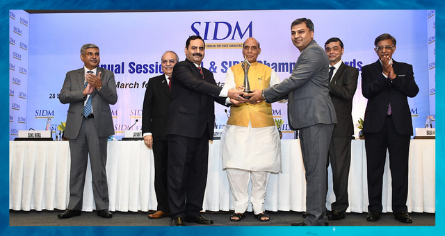 Hon’ble Defense Minister of India confers Champions award for Technology and Product Innovation to SMPP.